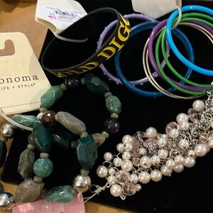 Ladies, 13 piece of assorted beautiful bracelets